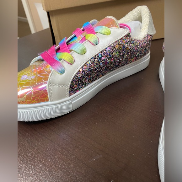 Steve Madden Star Sneakers - Picture 5 of 7